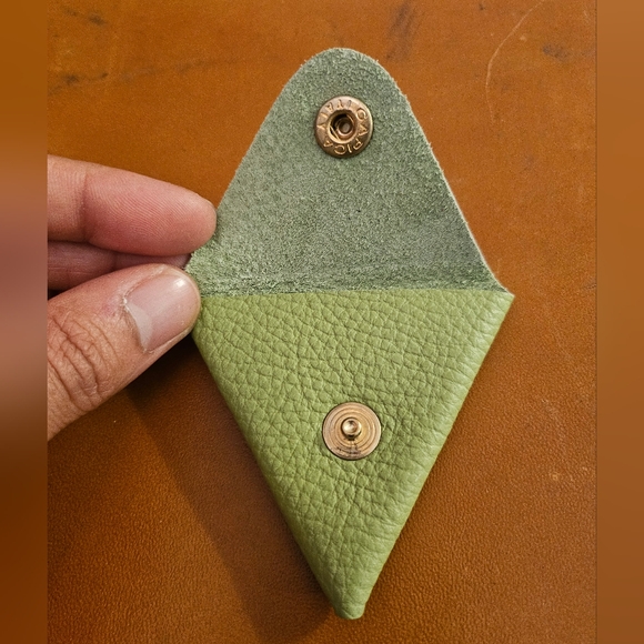 Vintage 1980's Green Leather Triangle Coin Purse | Size Mini - Picture 3 of 7